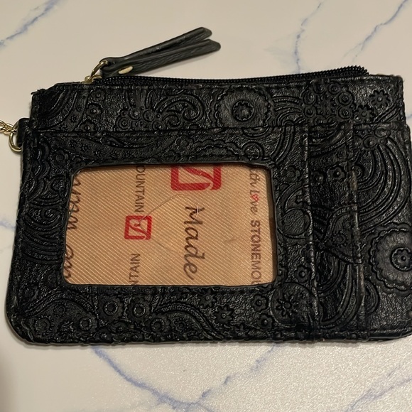 NWOT’s- Stone Mountain black & gold colored cardholder/key ring, embossed floral - Picture 6 of 9